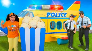 ¡Jason y Alex se convierten en policías! Las mejores historias entretenidas sobre palomitas