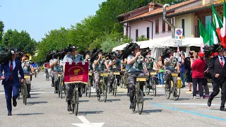 RUNNING PARADE OF THE BERSAGLIERI FANFARE IN FRONT OF THE GRANDSTAND IN ROVATO (BS)