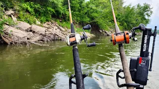 These HUGE BOULDERS Hold BIG FISH!! (Shallow River Fishing)