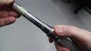 Adjusting a Click-Type Torque Wrench