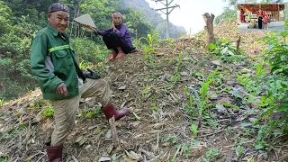 The mood of an old couple on a high mountain