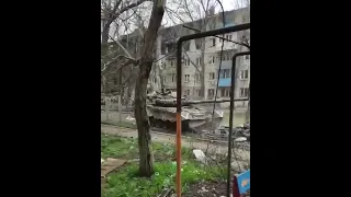 Пьяные русские танкисты в Мариуполе