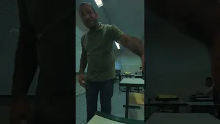 Drone invade sala de Aula de uma Faculdade e olha o que aconteceu.