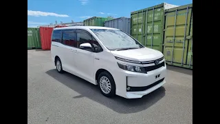 2015 Toyota Voxy Hybrid 7 Seater Fuel miser