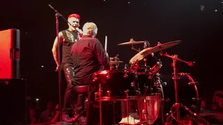 Roger Taylor drum solo & Queen with Adam Lambert - Under Pressure (LIVE)