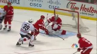 Jakub Kindl puts the puck in own net (Blackhawks vs Red Wings Mars 31, 2013) NHL HD