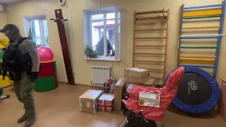 Полицейские передали детям в реабилитационный центр в ЛНР гуманитарную помощь из Московского региона