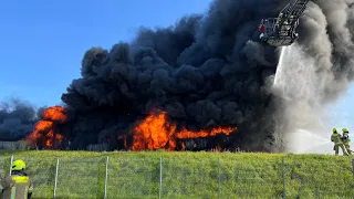 [RIESIGE RAUCHWOLKE] GROßBRAND Ochtrup - Lager mit Kunststoffabfällen in VOLLBRAND 250 Einsatzkräfte