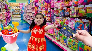 Jannie Pretend Play Shopping and Buying Toys for Kids at the Mall