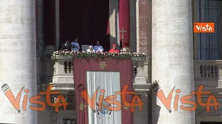 Papa Francesco: "Buona Pasqua a tutti, con la gioia nel cuore"
