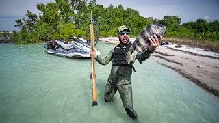 [CATCH & CLEAN] Spearfishing GIANT Fish For Dinner!! (urban islands)