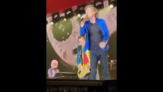 Mick Jagger & Keith Richards singing together on 19th Nervous Breakdown - Live 2021