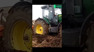 John Deere 8245 R 🚜 Ploughing