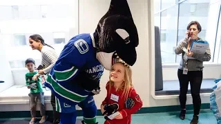 Vancouver Canucks share smiles at B.C. Children's Hospital