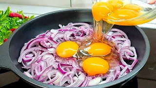 Just pour the egg on the onion and the result will be amazing! Simple and delicious