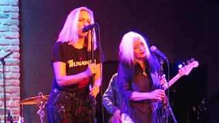 Cherie Currie + Brie Darling  He Ain't Heavy, He's My Brother