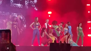 Wave your Flag - Now United tour Forever United | Apenas Ria by Caroline