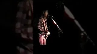 Kurt Cobain clearing his voice before show in 1989