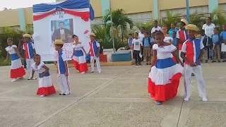 EN EL ACTO A FRANCISCO DEL ROSARIO SANCHEZ. LOS ESTUDIANTES BAILANDO LA CANCIÓN "EL FAROLITO"