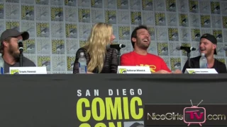 Vikings SDCC 2016: Travis Fimmel leads room in Happy Birtday song to Clive Standen