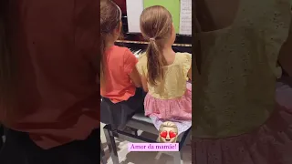 MELINDA TOCANDO PIANO - TATÁ FERSOZA