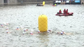 Mass Ice Swimming Competition in -6°C