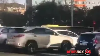 Авария с участием трех автомобилей на Некрасовской попала на видео