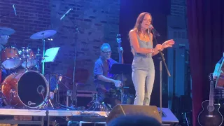 Tayla Lynn (granddaughter) - talks emotional about Loretta Lynn - sings honkytonk girl