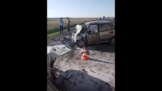 Капот сравняло с лобовым: массовая авария со страшными последствиями в Тюкалинском районе