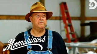 Mark’s Ultimate Bug Eradication Experiment on His Grain | Moonshiners | Discovery