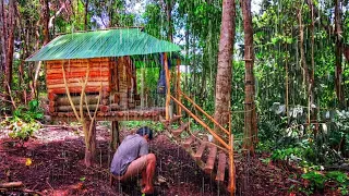 Solo camping, heavy rain, renovation of the old hut almost hit by wood