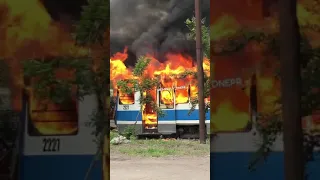 В Днепре красочно сгорел трамвай