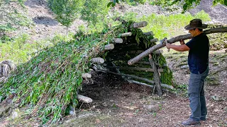 Bushcraft is high in the Mountains! Alone in the Wild! The best place for a delicious lunch