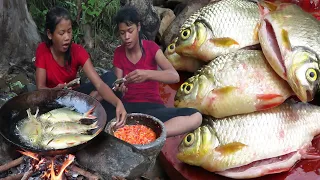 Survival skills: Cooking fish Fries with Peppers sauce and Eating delicious - My Natural Food ep 35