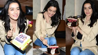 Sharddha Kapoor 🤩 Cuts her Birthday Cake & Celebrates with Media Paps During Film Promotions 🤩🎂📸