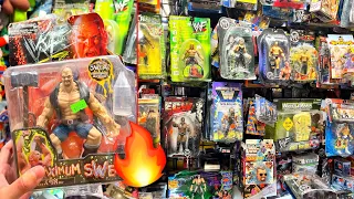 WWE TOY HUNTING AT THE BEST TOY STORE IN AMERICA!