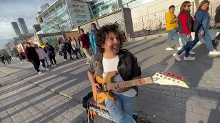 Guns N' Roses - Sweet Child O' Mine - Amazing Street Version