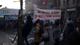 Пятое "народне віче" фотовыставка  баррикада перед  Европейской площадью Евромайдан в Киеве 2013