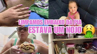 CONSEGUIMOS LIMPAR E ACABAR COM O NINHO DE BARATAS, FIZ AS UNHAS, PEDIMOS LANCHE