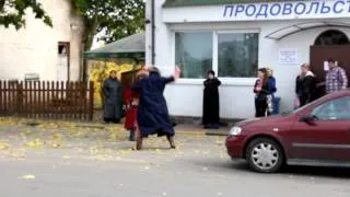 Борьба шляхтичей около магазина в Рубежевичах
