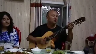 Uyghur Music - Jirla, by Yasin (Ясин, Уйгуры), Uyghur Guitarist, Urumqi, Xinjiang Uyghur, China