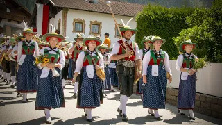 🎺 Bezirksmusikfest in Sistrans, Tirol 2023 - Festumzug mit Defilierung