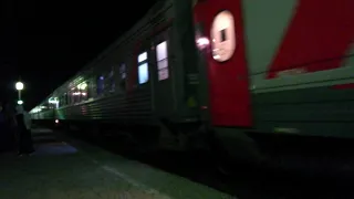 ЭП1П-052 с пассажирским поездом №679 Владикавказ-Адлер прибывает на станцию Невинномысск