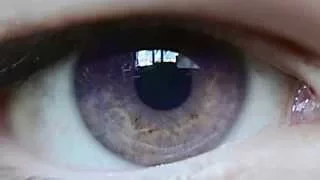 Slow motion natural purple eyes // Ojo violeta natural