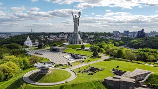 "В той день, коли закiнчиться вiйна"  ("Не сумуй").  Лідер гурту «Антитіла» Тарас Тополя.