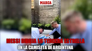 Le dan una camiseta de Argentina a Messi para firmar sin la tercera estrella... ¡Y se la dibujó!