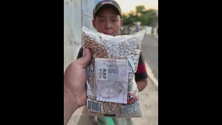 Milionário dá bolo de dinheiro a mãe solteira que não tinha nada na casa para os filhos