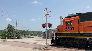 3rd Street railroad crossing, BNSF 2801 and 2800 Light Power, Sioux City, IA