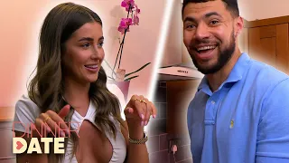 Love Island's Georgia Steele Discusses Her Favourite Dinosaurs On First Date! 😂 | Dinner Date