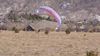 Парамотор, посадка в сильный ветер - Paramotor, landing in a strong wind